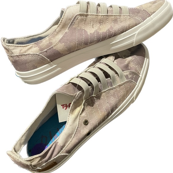 Blowfish Ladies Slip ons - Picture 1 of 3